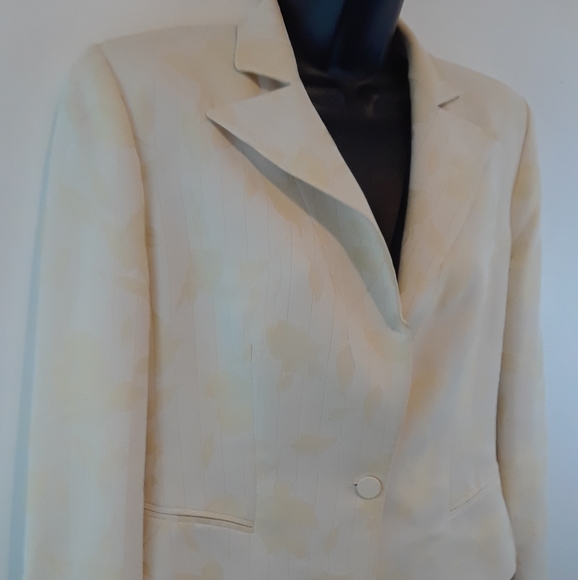 Armani Collezioni Women Blazer - Picture 2 of 5